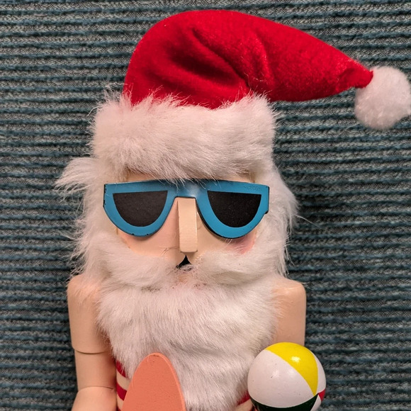 What Does Santa Do On Vacay? Why Surfing Of Course! - Picture 2 of 7